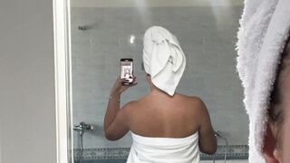 Naughty Wife Drop Her Towel To Show Her Slimwaist and Big Ass