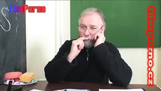 Nejdřív přes zadek rákoskou a pak ptákem do pipiny. Nasty czech black schoolgirl likes older dick - Film Porno | porno video zdarma