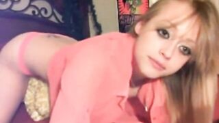 Webcam girl sucks a dildo