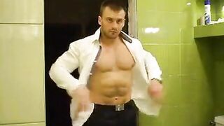 RUSSIAN BODYBUILDER STRIP AND CUM