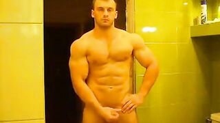 RUSSIAN BODYBUILDER STRIP AND CUM