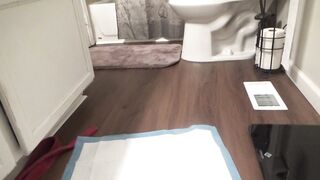 bizarropornos.com - Legging Tease and Big Poo