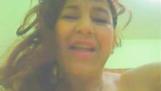 Webcam - juicy Colombian Milf teasing (no sound) 3